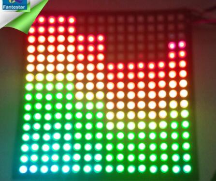 شريط LED بكسل قابل للعنونة 5VDC ، شريط إضاءة LED قابل للعنونة أسود FPC 144 بكسل / م 2